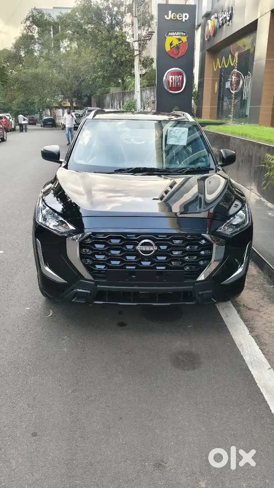 Nissan Magnite1.0 Visa Plus Black  2025 Petrol Well Maintained