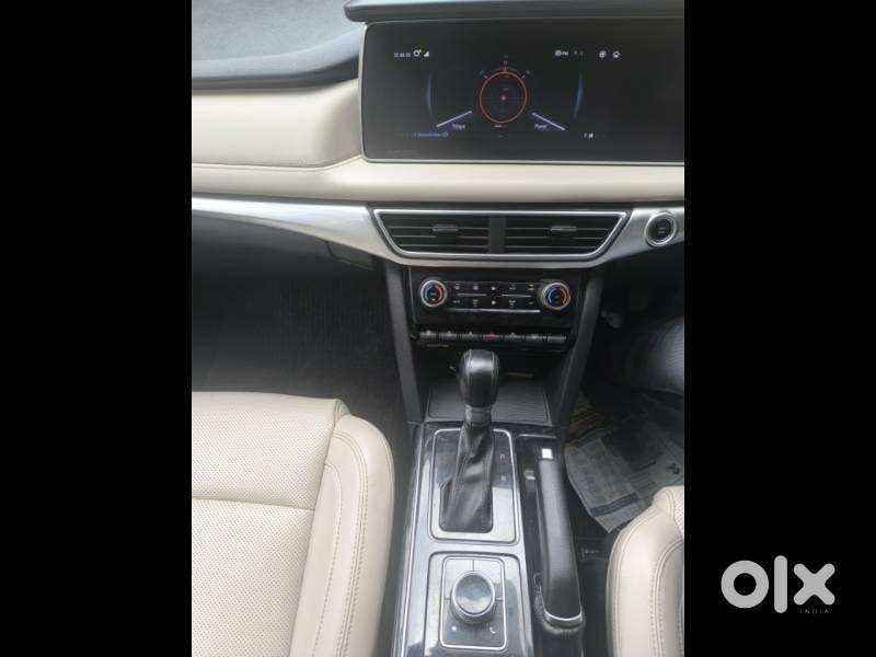 Mahindra Xuv700 2.0 Ax 7 Petrol At Str, 2022, Petrol