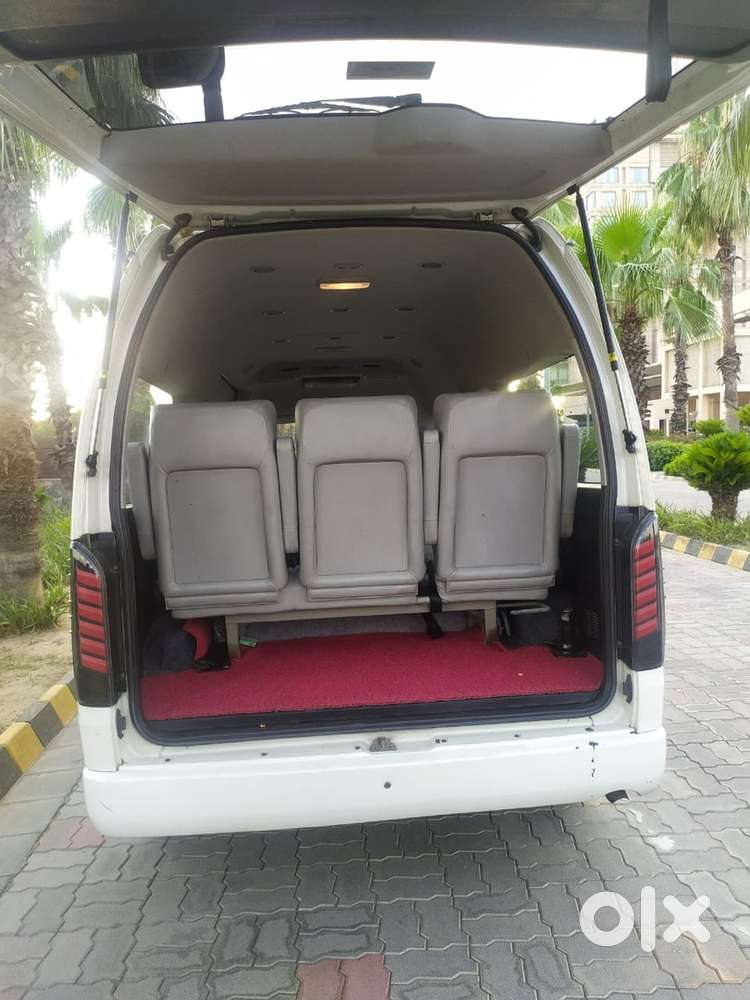 Toyota Hiace 2016 Diesel 125000 Km Driven