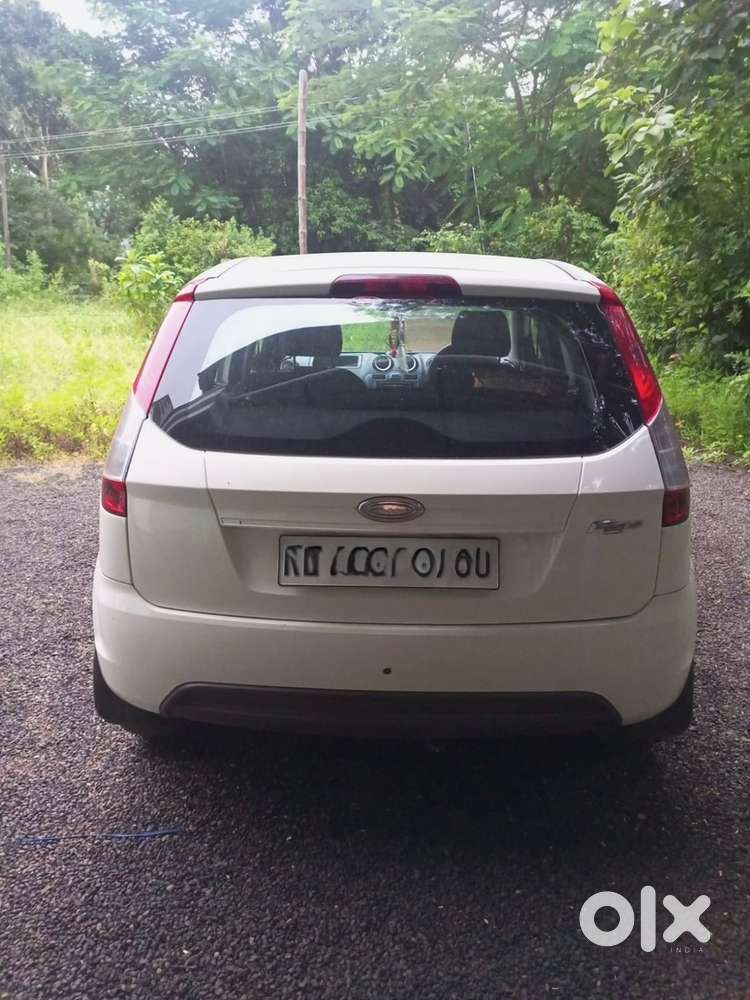 Ford Figo Petrol 2015