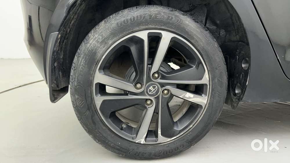 Tata Altroz 1.2 Xza Plus Dark Edition Dct, 2022, Petrol