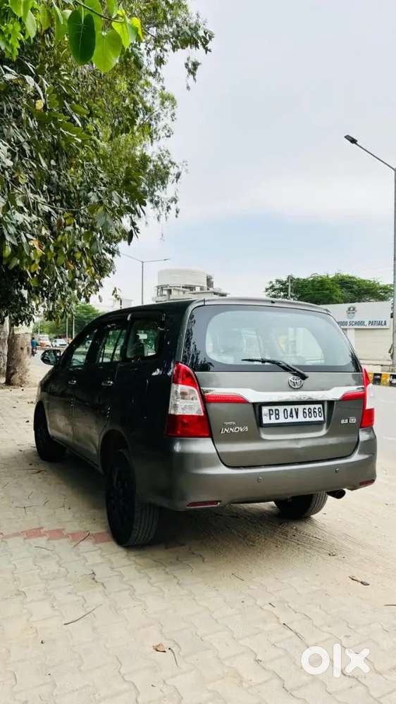 Toyota Innova Crysta 2011 Diesel 92000 Km Driven