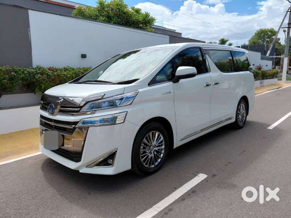 Toyota Vellfire 2.5 Executive Lounge, 2022, Petrol