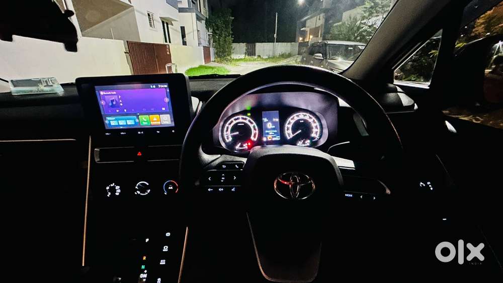 Toyota Innova Hycross Petrol 2024