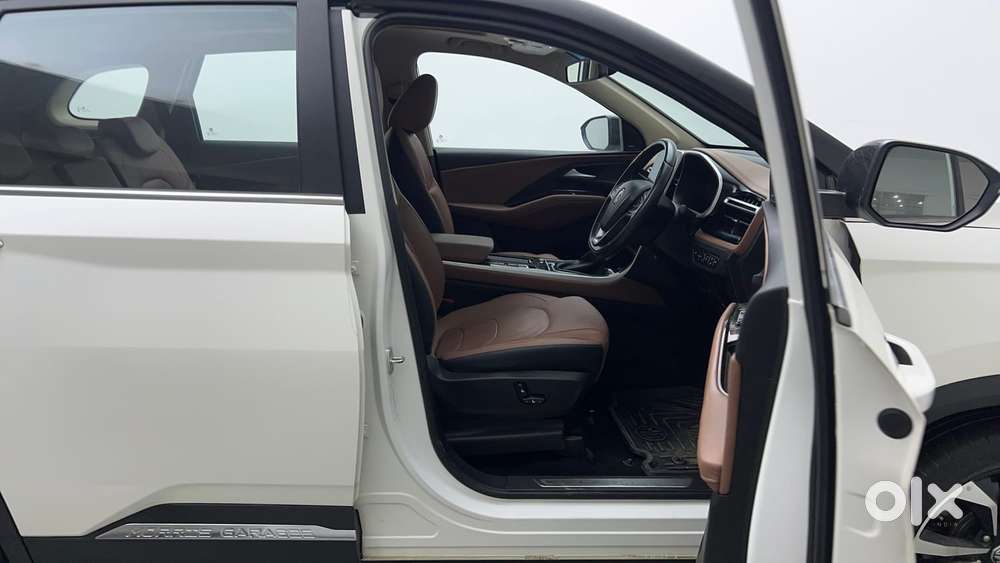 Mg Hector Plus Savvy Pro 1.5 Turbo Petrol Cvt 7 Str Dual Tone, 2023,..