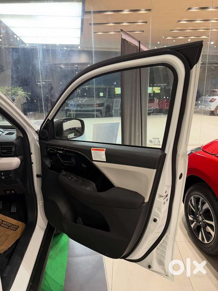 Maruti Victoris Petrol 2026