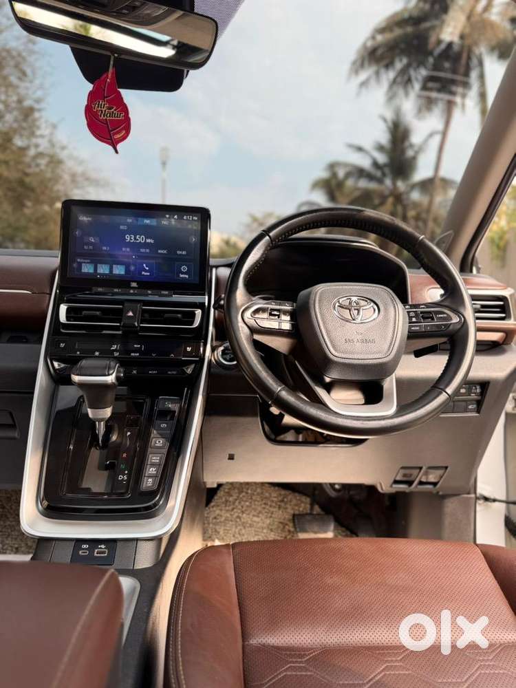 Toyota Innova Hycross 2023