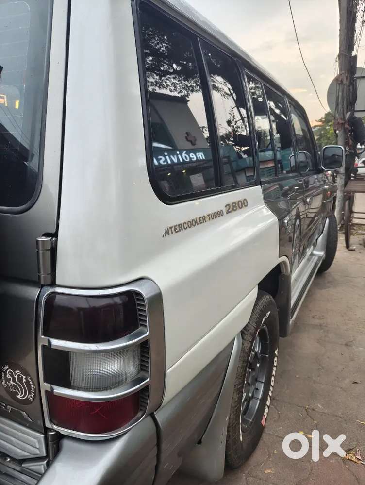 Mitsubishi Pajero 2009 Dual Tone