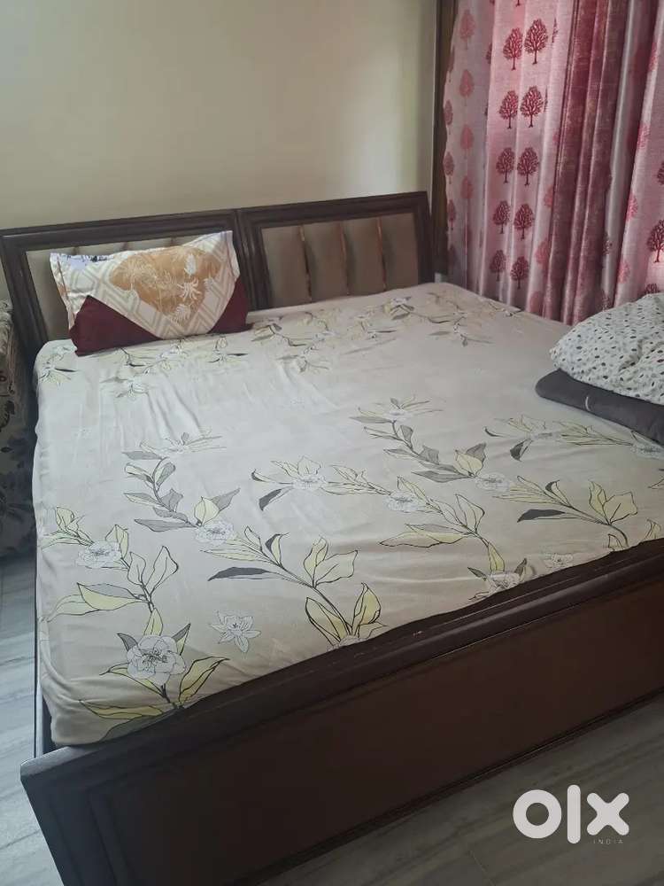 Bed with elegant wood
