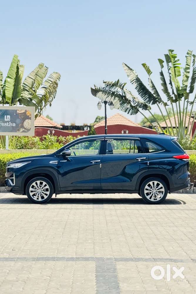 Toyota Innova Hycross 2.0 Zx (o) Hybrid 7 Str, 2023, Petrol
