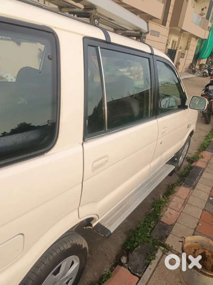 Chevrolet Tavera Neo 2015