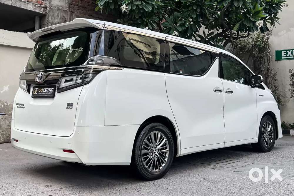 Toyota Vellfire 2.5 Hybrid, 2022, Petrol