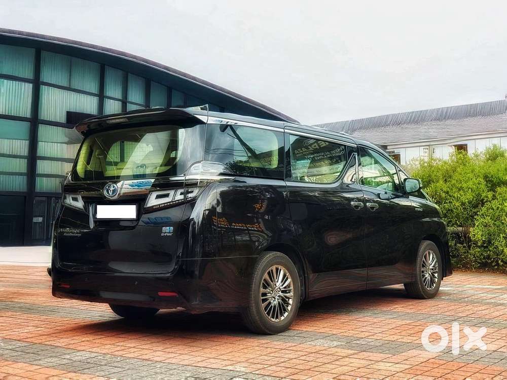 Toyota Vellfire 2.5 Executive Lounge, 2023, Petrol