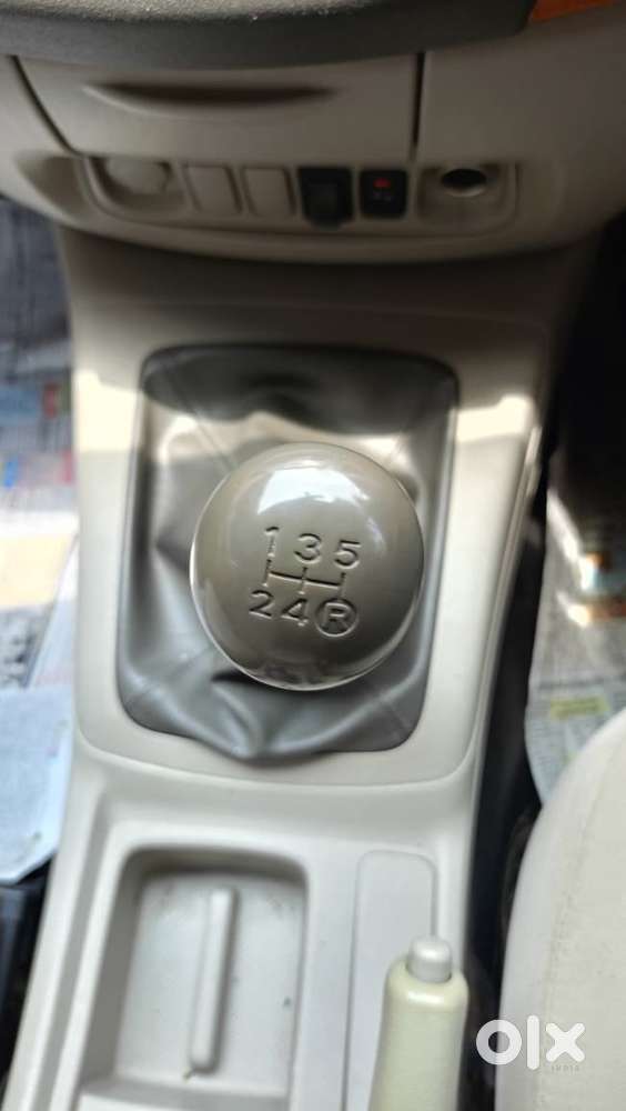 Toyota Innova 2004-2011 2.5 V Diesel 8-seater, 2011, Diesel