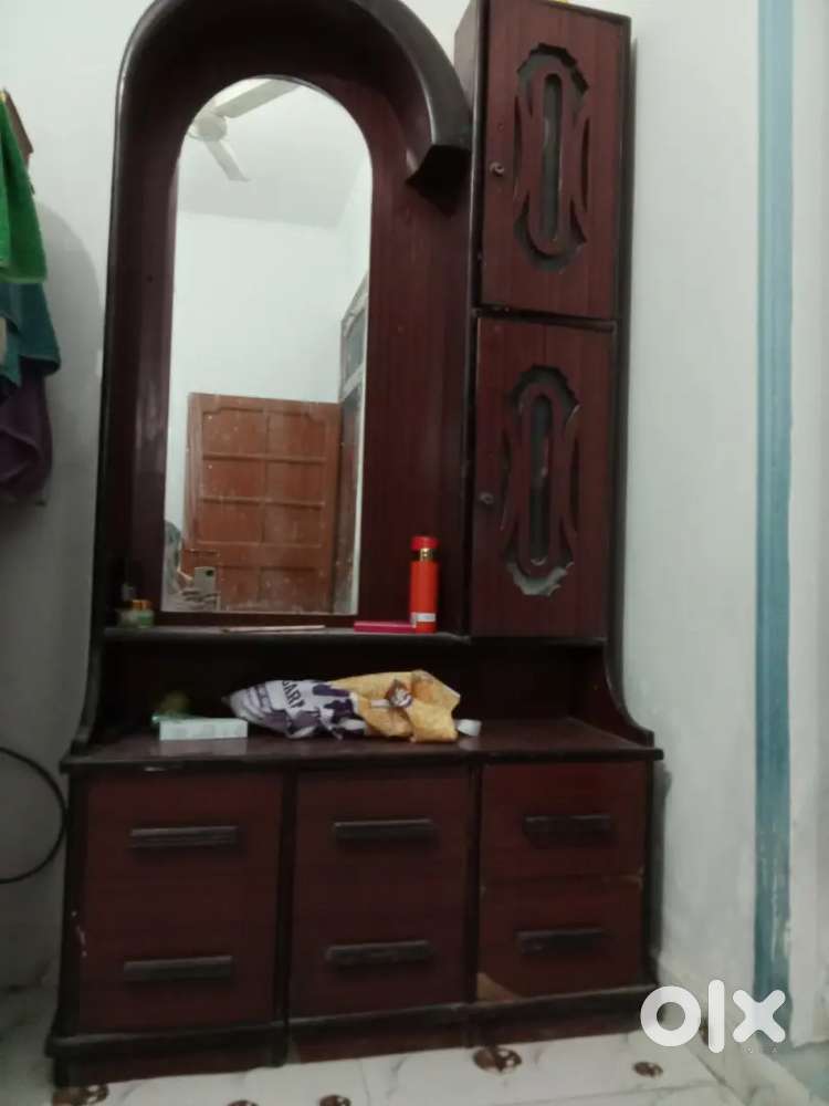 Dressing table