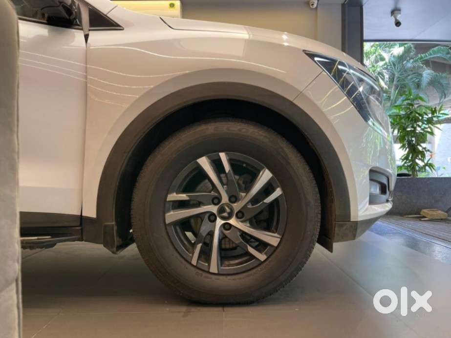 Mahindra Xuv700 2.0 Ax 5 Petrol At Str, 2024, Petrol