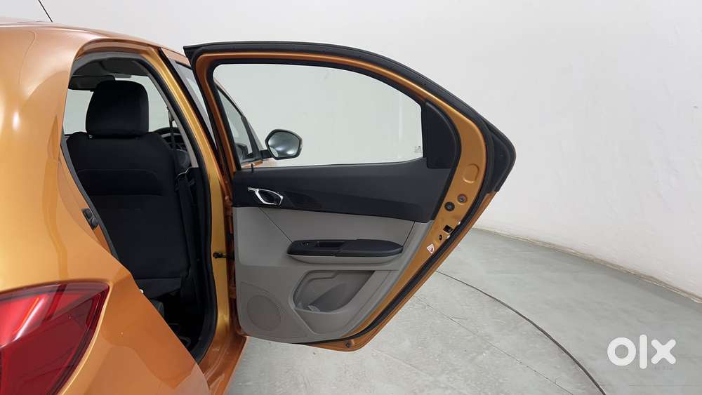 Tata Tiago Xza, 2017, Petrol