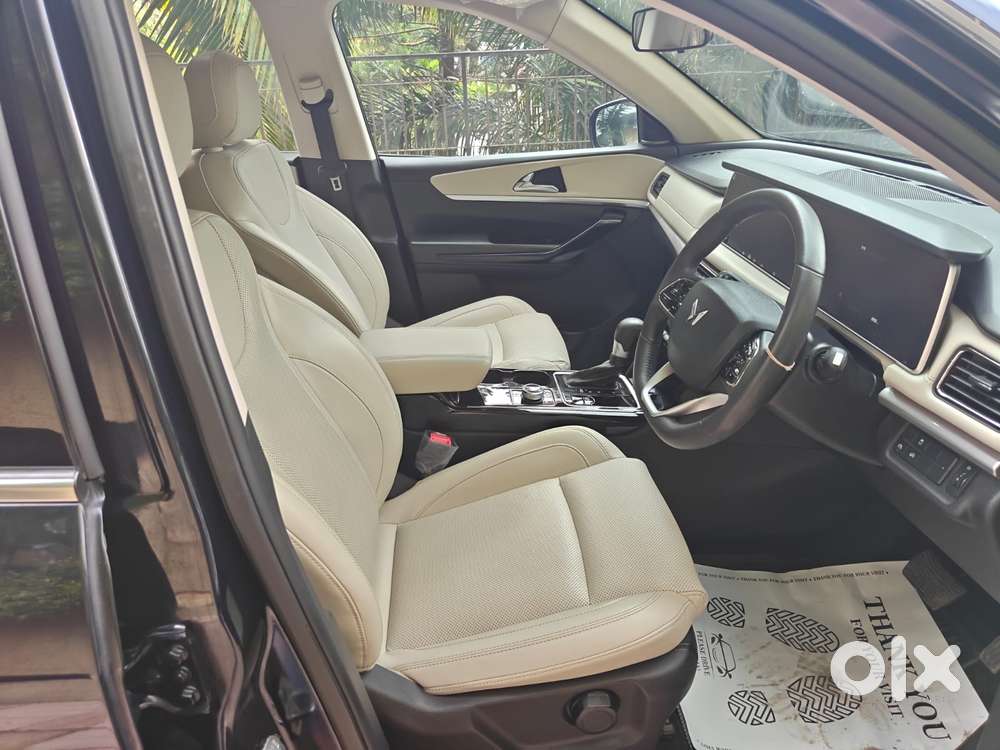 Mahindra Xuv700 2.0 Ax 7 Petrol At Luxury Pack Str, 2024, Petrol