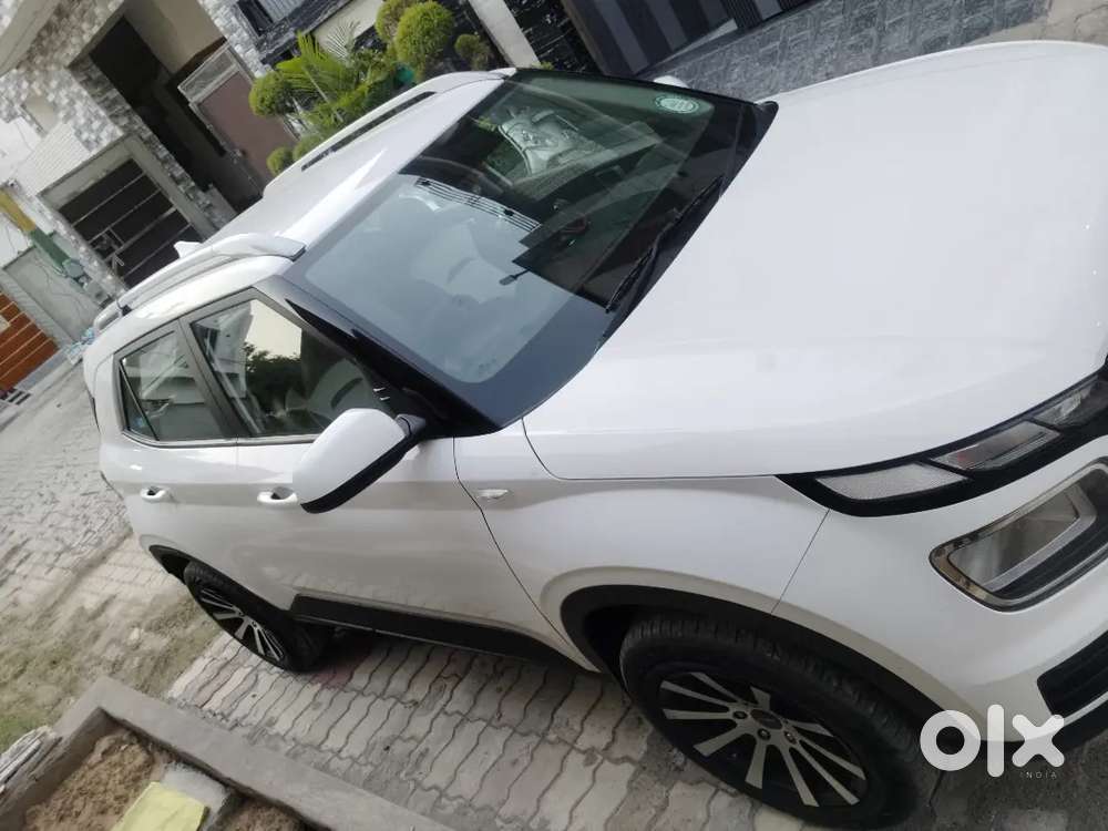 Hyundai Venue 2024 Petrol 28000 Km Driven