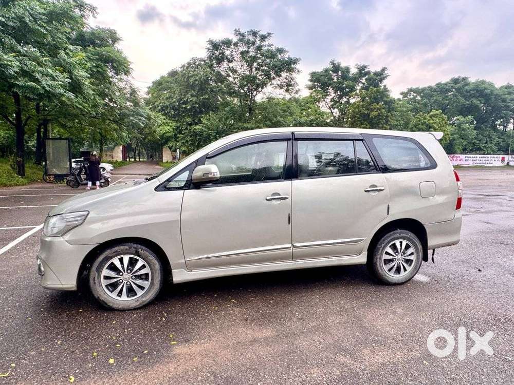 Toyota Innova 2.5 G (diesel) 8 Seater Bs Iv, 2015, Diesel