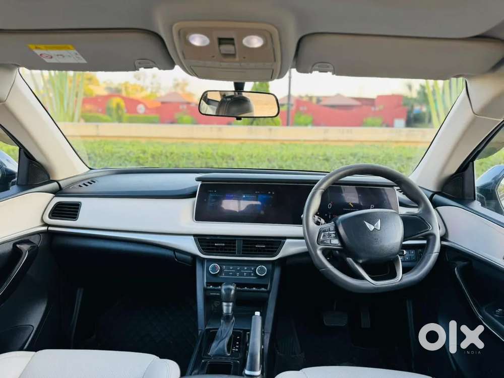 Mahindra Xuv700 2.2 Ax 5 Diesel At Str, 2022, Diesel