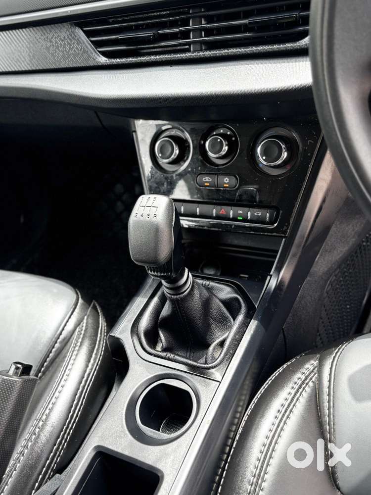 Tata Nexon Smart Plus1.2 Revotron Petrol 5 Mt, 2025, Cng & Hybrids