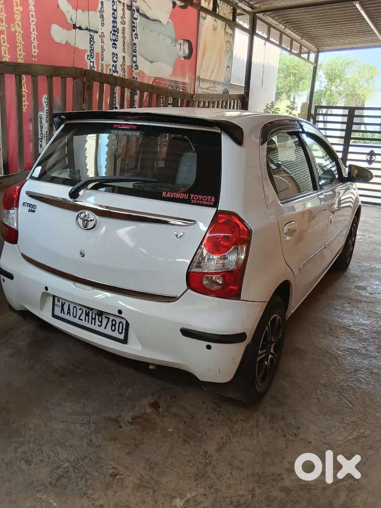 Toyota Etios Liva 1.2 V 2013