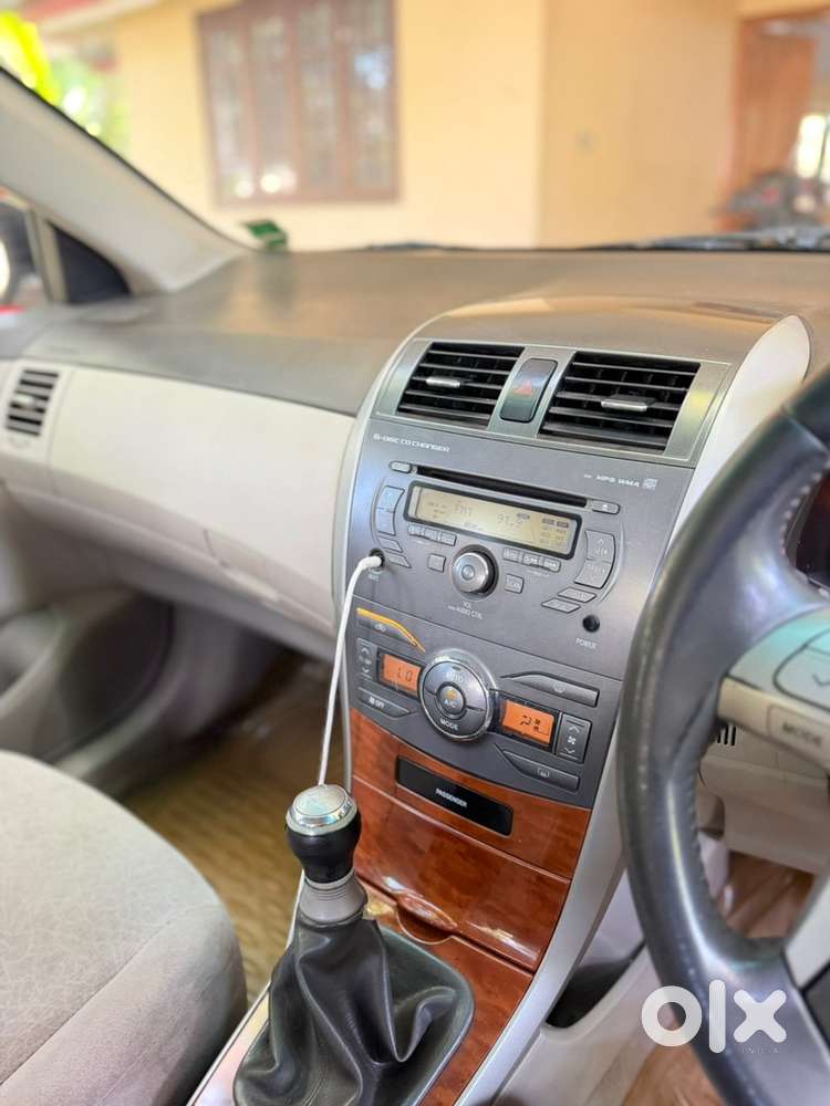 Toyota Corolla Altis 2011 Petrol Well Maintained