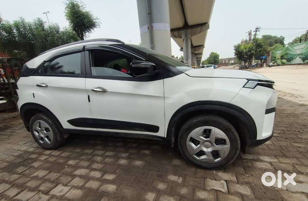 Tata Nexon 1.5 Revotorq Xza Plus Dual Tone Roof Amt (s), 2024, Petro..