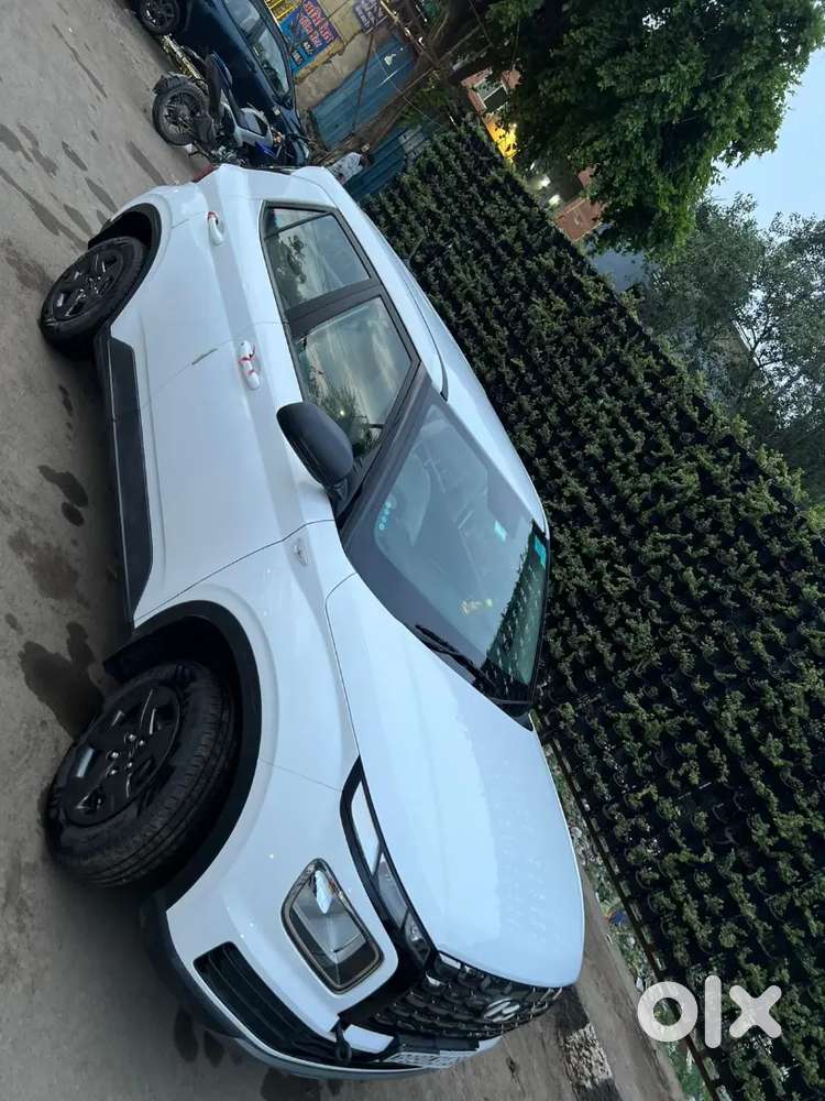 Venue G9 12000 Km With Service Record