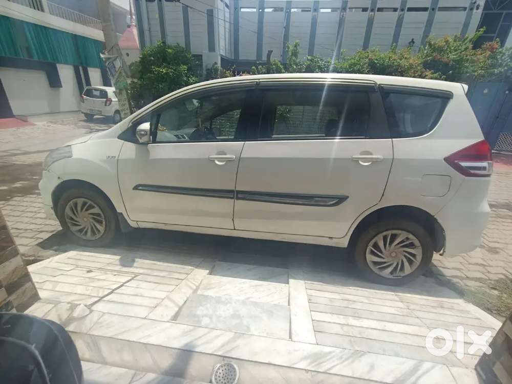 Maruti Suzuki Ertiga 2016 White Car Hr26 Gurgaon Registered