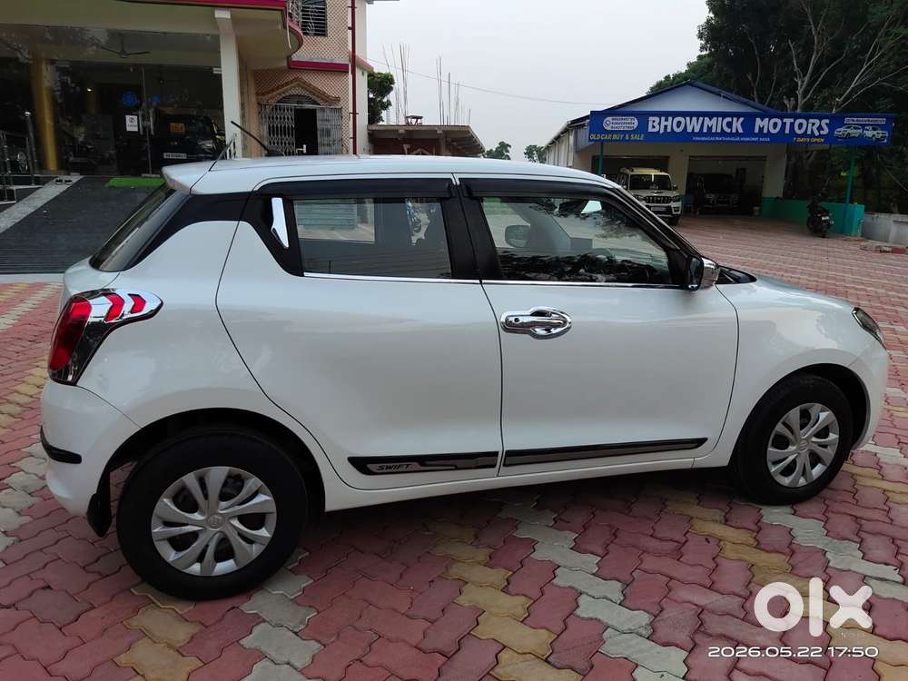Maruti Suzuki Swift Vxi + Manual, 2022, Petrol
