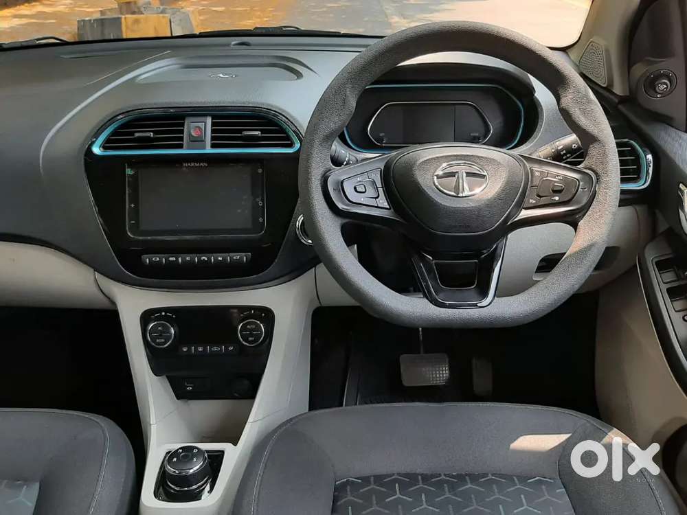 Lux Varient With Auto Headlight And Rain Sensing Wipers