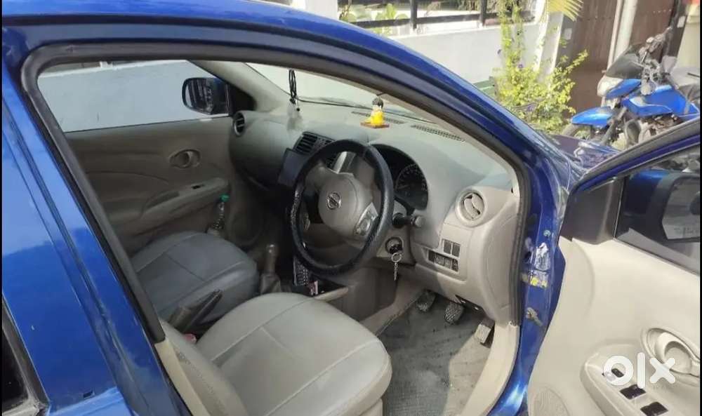 Nissan Sunny 2012