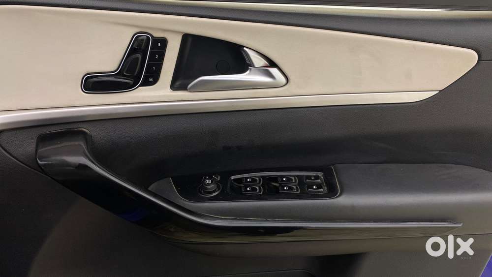 Mahindra Xuv700 2.2 Ax 7 Diesel Mt Str, 2022, Diesel