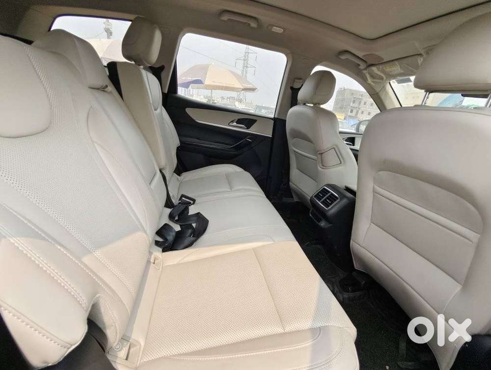 Mahindra Xuv700 2.0 Ax 7 Petrol At Luxury Pack Str, 2025