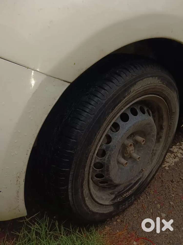 White Hyundai I20