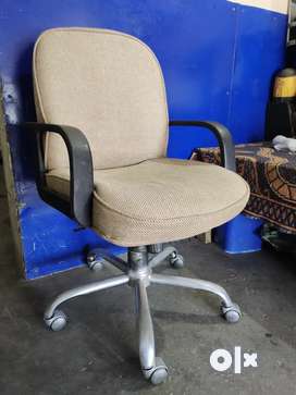 Second hand office on sale chair olx