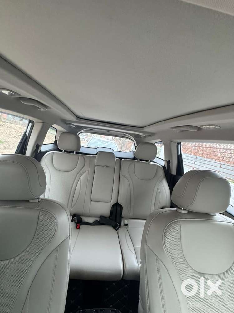 Mahindra Xuv700 Ax7l 6 Str At, 2024, Petrol