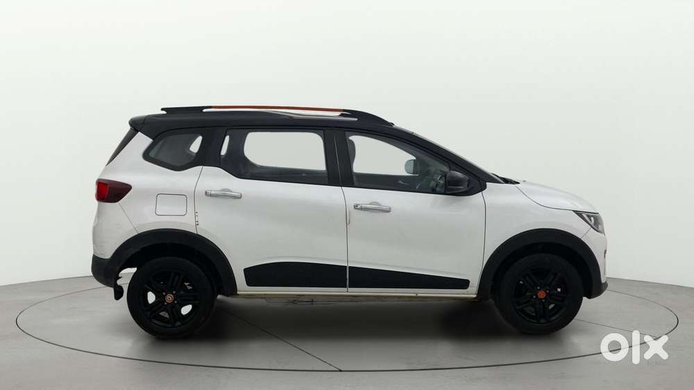 Renault Triber Rxz, 2022, Petrol