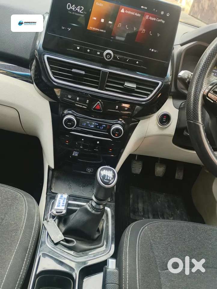 Mahindra Xuv 3xo Ax5 Pm Mt, 2024, Petrol