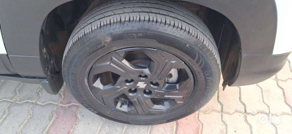 Maruti Suzuki Brezza 1.5 Zxi At Smart Hybrid, 2023, Petrol