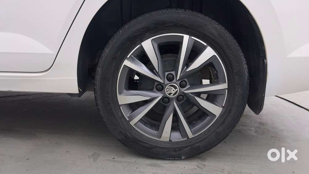 Skoda Slavia Style 1.0l Tsi Mt, 2022, Petrol