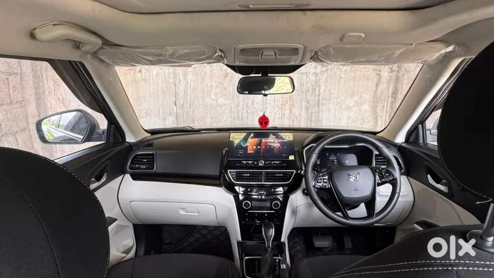 Mahindra Xuv 3xo Ax5 2025