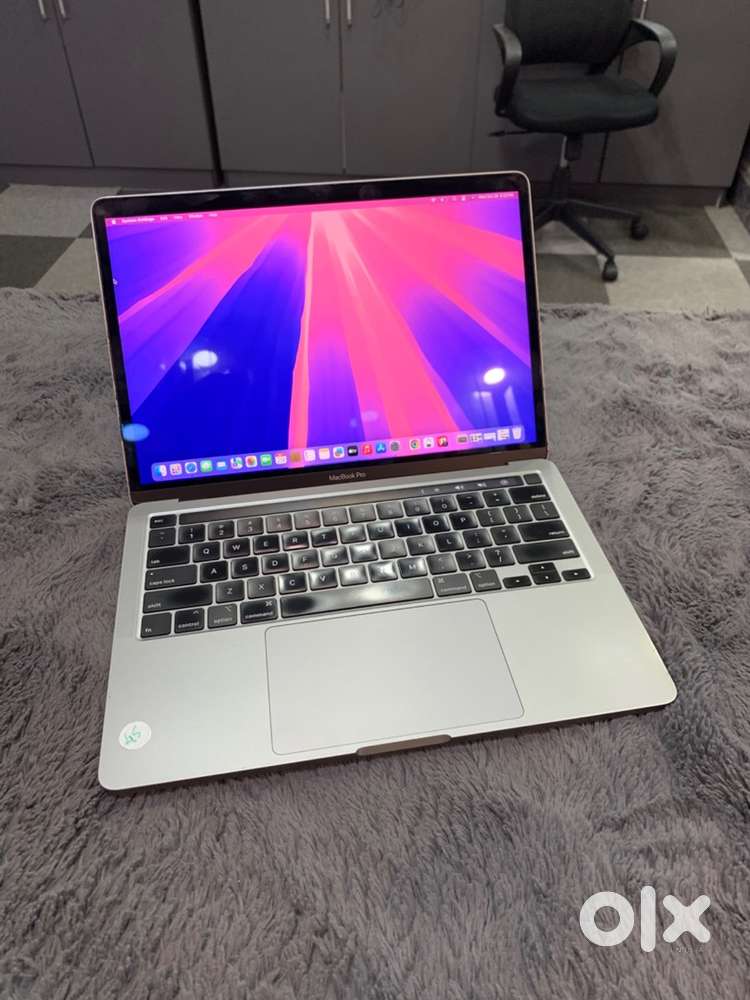 Apple MacBook Pro / 2020 / i7 processor/32GB RAM / 512GB Storage