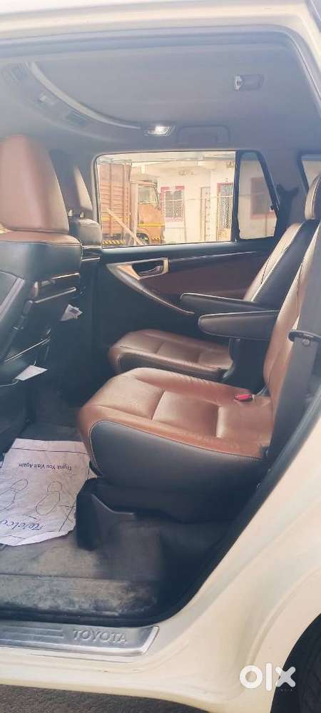 Toyota Innova Crysta 2.8 Zx At 7 Seater, 2017