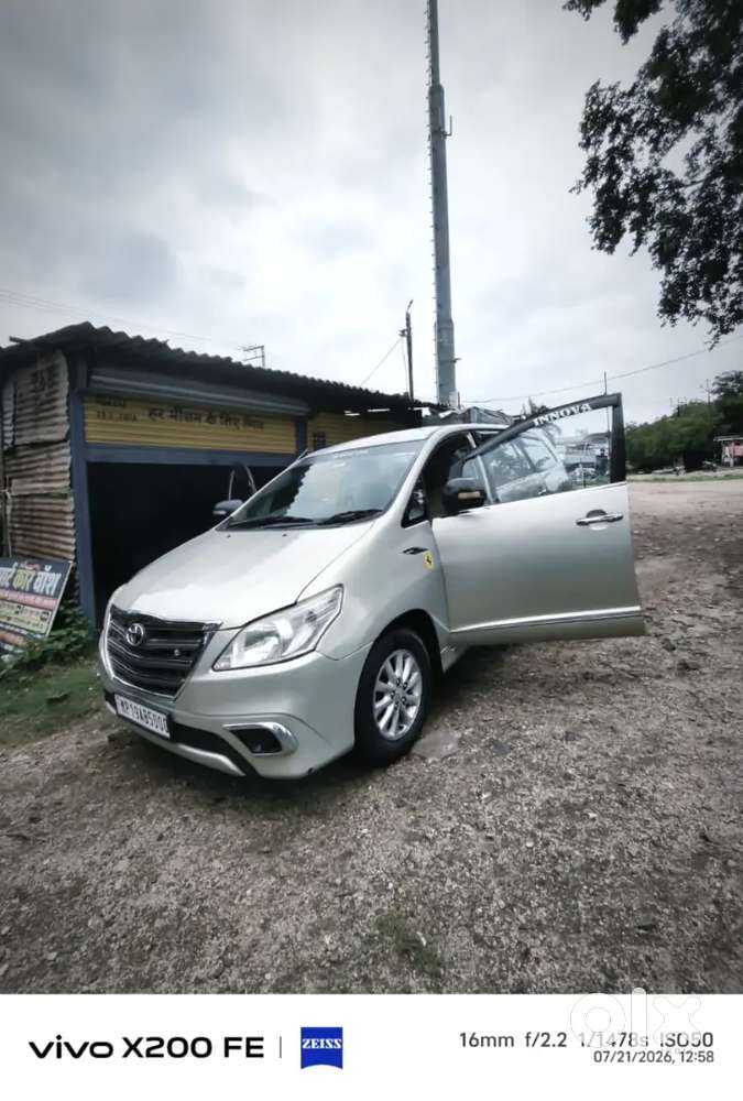 Toyota Innova Petrol 2014