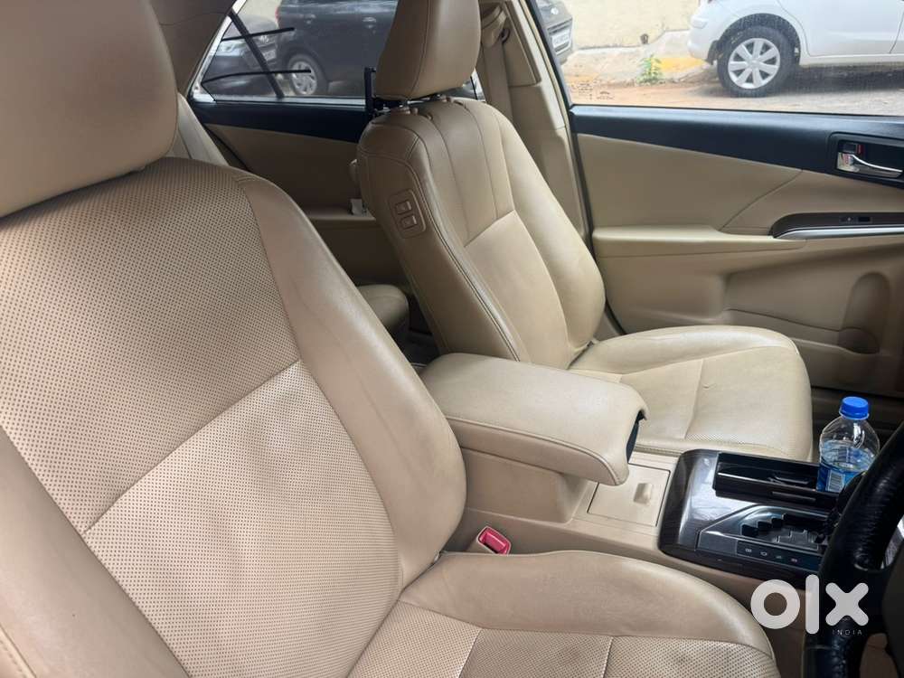 Toyota Camry 2016 Hybrid, Well Maintained