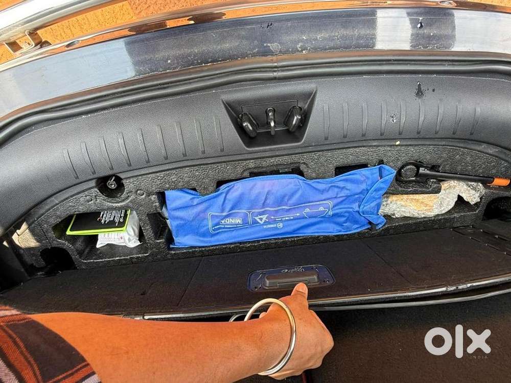 Mahindra Xuv700 2024 Diesel Well Maintained