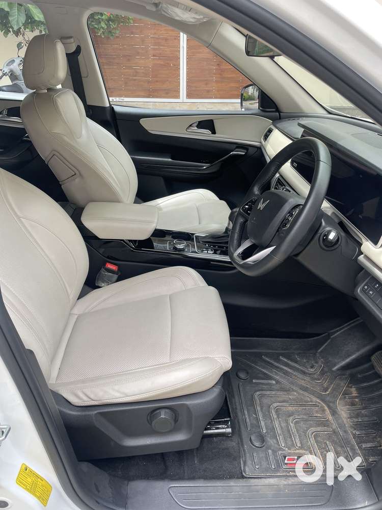 Mahindra Xuv700 2.2 Ax 7 Diesel At Str, 2024, Diesel